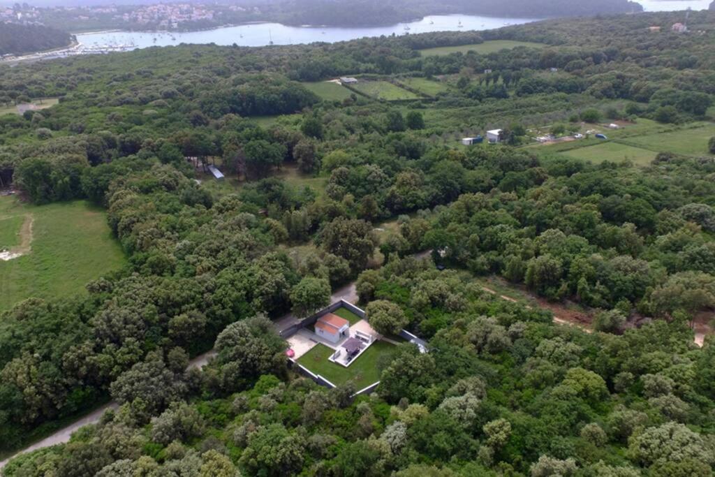 Apartment In Park Forest Soline Near The Sea Пьешчана-Увала Экстерьер фото