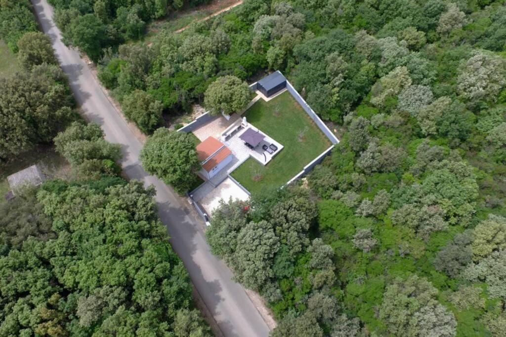 Apartment In Park Forest Soline Near The Sea Пьешчана-Увала Экстерьер фото